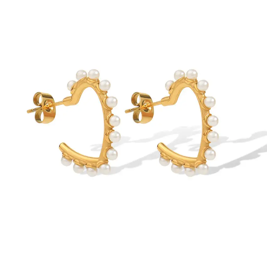 Orecchini a bottone con perle a forma di cuore ipoallergenici placcati in oro reale 18 carati alla moda alla moda per le donne