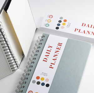 Organisateur quotidien, hebdomadaire et mensuel en cuir personnalisé, planificateur de budget, journal à spirales, planificateur non daté, carnet financier - Product Image 3