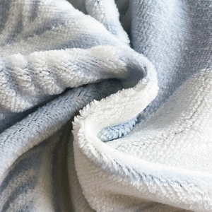 Juego de Ropa de Cama de Lujo Italiano con Diseño 3D en Terciopelo de Leche, Textura Geométrica Moderna, Microfibra que Retiene el Calor, Compra al por Mayor - Product Image 6