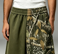 Pantalon de jogging ample pour homme, patchwork vert olive et camouflage feuilles, couleur contrastante, style streetwear, coupe oversize