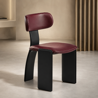 Chaises de salle à manger bordeaux avec dossier flottant et base plate en obsidienne pour les food halls, les restaurants d'angle et les pizzerias