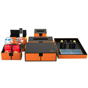 Caja de almacenamiento negra esmerilada acrílica procesada en fábrica personalizada orientada a la personalización para la organización del inodoro del hotel - Product Image 1