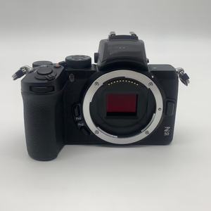 Appareil photo hybride <span class=keywords><strong>Nikon</strong></span> <span class=keywords><strong>Z50</strong></span> 20,8 Mpx d'occasion, appareil photo hybride d'occasion avec connectivité Wi-Fi, appareil photo avec batterie et chargeur inclus - Product Image 1