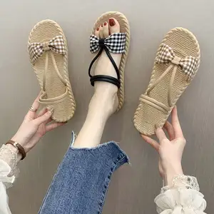 Damen Grid Pattern Schuhe Hot Sale Klassische Frauen für Frauen Mode Sommer Trend Gewebte Stroh Flip Flops Bambus Hausschuhe Sandalen