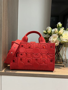 Bolso Tote Clásico con Cadena en Relieve, Bolso Bandolera Versátil con Letras Recortadas - Product Image 4