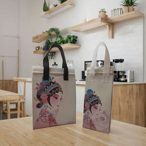 ถุงบรรจุภัณฑ์อาหารแบบฉนวนกันความร้อนหรูหราเป็นมิตรกับสิ่งแวดล้อม ราคาโรงงาน พร้อมลายตัวอักษร ทำจากผ้าไม่ถักทอ สำหรับทำถุงแบบใช้ซ้ำได้ - Product Image 2