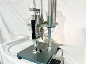 Machine de Remplissage Semi-Automatique à Tête Unique Sous Vide pour Parfum, Alcool, Huile Essentielle et Répulsif Anti-Insectes - Product Image 5