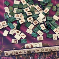 Ensemble de tuiles de mahjong de luxe parisien, 160 tuiles de mahjong américaines avec dos marbré vert, options de supports, de poussoirs et de tapis