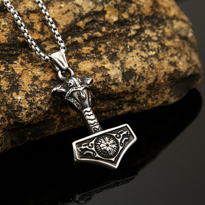 Yunnique – collier avec pendentif marteau de Thor en acier inoxydable pour hommes, bijoux cadeau de style viking nordique - Product Image 1