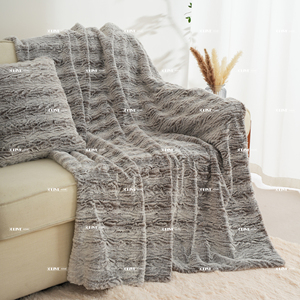 Tela de Piel Sintética de Lujo OEM, Tela de Piel de Zorro Teñida en Puntos, Pelo Largo para Textiles, Mantas, Abrigos, Ropa de Cama Cálida y Gruesa de Minky para Invierno - Product Image 5