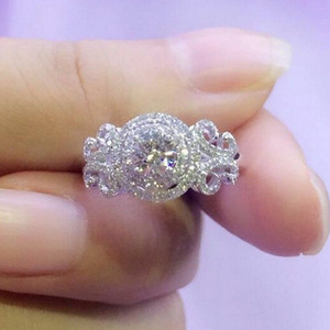 Anello con Cristalli Incastonati per Donne, Elegante Accessorio Minimalista per Uso Quotidiano e Feste - Product Image 3