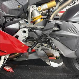 La nouvelle <span class=keywords><strong>Ducati</strong></span> pour Panigale <span class=keywords><strong>V4</strong></span> en fibre de carbone modèle 25-26 possède une pédale arrière surélevée - Product Image 3