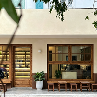 Vitrines de présentation haut de gamme sur mesure pour les magasins de détail, adaptées à la décoration intérieure des cafés