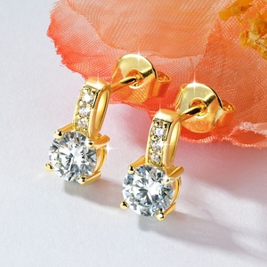 Exquisitos Pendientes Pequeños de Oro de 14k con Moissanita Certificada VVS1 D, Corte Redondo, Joyería para Mujer - Product Image 4