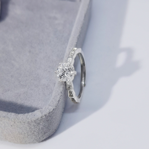 แหวนแต่งงานผู้หญิงชุบเงินแท้ 925 ชุบแพลตตินัม ดีไซน์ข้อต่อบамбู ประดับด้วยเพชรซิคอเนียเม็ดเล็กๆ ทุกส่วน - Product Image 2