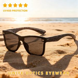 Nuevas llegadas Hombres Mujeres Moda Tendencia Fiesta de bodas Bajo MOQ Logotipo personalizado Espejo de una pieza PC Lente Gafas de sol con grano de madera - Product Image 3