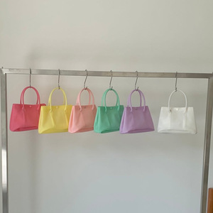 กระเป๋าโท้ท PVC สีลาเวนเดอร์ ปิดด้วยกระดุม มีหูหิ้วสองข้าง สไตล์มินิมอล ใช้ได้ทุกวัน - Product Image 2
