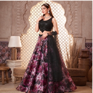 Conjunto de Lehenga Choli con Estampado Floral de Diseñador para Mujer, Top Corto Negro Bordado con Dupatta, Atuendo Étnico para Fiesta - Product Image 4