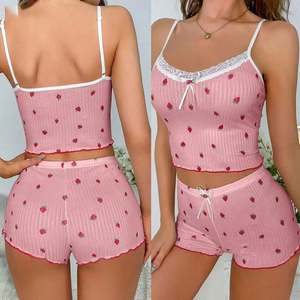Conjunto de 2 Piezas de Pijama para Mujer, Estilo I-0632, Superventas, Estampado de Fresas, Rayas, Sin Mangas y Pantalones Cortos, Ropa de Dormir para Mujer - Product Image 3
