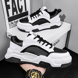 รองเท้าหนังผู้ชายแฟชั่นทันสมัย รองเท้าผ้าใบวิ่ง ระบายอากาศได้ดี น้ำหนักเบา รองเท้าลำลองแบบผูกเชือก ลายพราง - Product Image 1