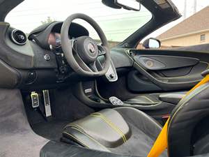 McLaren 570S Spider 2024 Usado - Coche Deportivo Convertible en Venta - Product Image 6