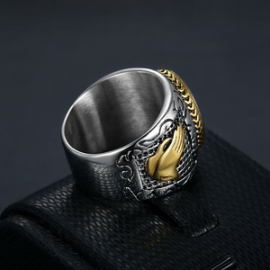 Bague pour homme vintage style punk avec croix et main de Dieu, vente en gros - Product Image 3