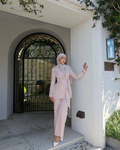Ensemble deux pièces élégant Loriya pour femmes musulmanes, style abaya, tenue de travail modeste, tenue de bureau quotidienne, polyester - Product Image 4