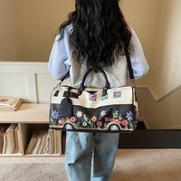 Sac de voyage personnalisé avec broderie florale sur toute la surface, bandoulière réglable, sac de week-end léger en PU grainé, 45 cm