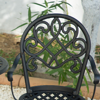 Ensemble bistrot de patio pliable en aluminium moulé au design moderne avec table ronde et deux chaises pour la plage