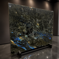 Grande dalle de granit bleu Lémurien naturel poli pour îlot de cuisine de luxe, comptoir, mur d'accentuation, revêtement mural, sol