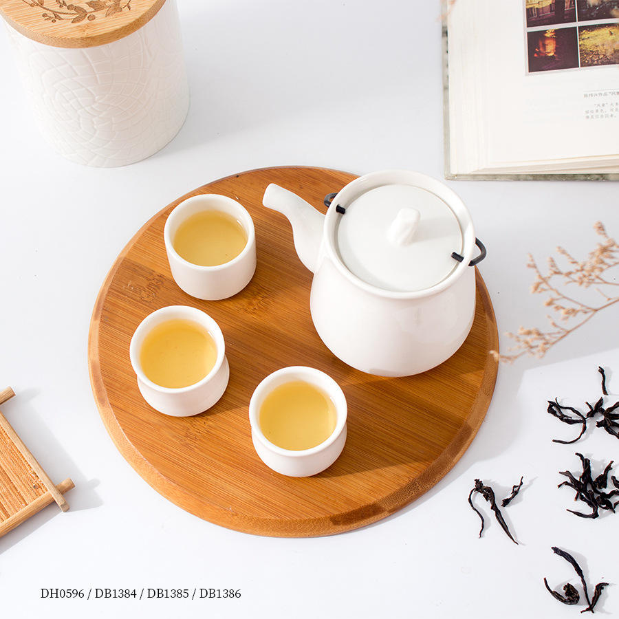 1 tasse, 3 tasses, 1 plateau