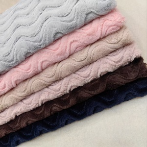 Tela de poliéster 100 reciclada, tela ondulada en relieve de piel de conejo para ropa, manta de invierno Textie para el hogar de otoño - Product Image 4