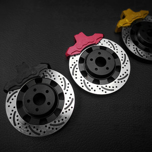 Diseño creativo Regalo promocional de negocios Amantes de los coches Difusor de perfume de freno automotriz de metal Regalo de Navidad Ambientador de coche - Product Image 1