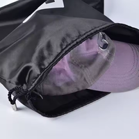 Chapeaux en satin de soie personnalisés Casquettes Sac à poussière pour cadeau d'achat Perruques à cordon imprimées avec logo personnalisé Emballage de cheveux Pochette en satin