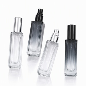 Botella de Perfume Cuadrada de Vidrio de Lujo de 20 ml Personalizada con Pulverizador de Aluminio, Atomizador de Fragancia Recargable Portátil con Efecto Ahumado - Product Image 3