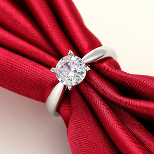Anello Classico da Donna con Zirconi a Quattro Punte, Gioiello Europeo per Uso Quotidiano e Compleanni, Bestseller su eBay - Product Image 2