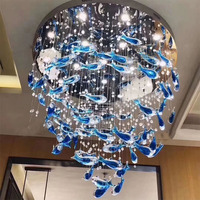 Luminaires LED en cristal pour bureaux de vente, projets de personnalisation de lustres artistiques, luminaires suspendus en forme de dauphin et de poisson rouge pour centres commerciaux et hôtels