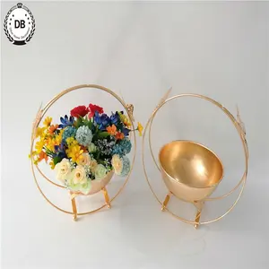 家の装飾のための装飾的な黄金の鉄の花瓶植木鉢スタンド金属の花の棚