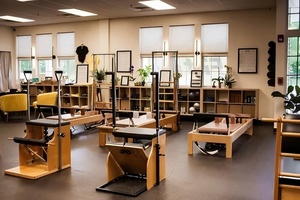 Ensemble Complet de <span class=keywords><strong>Pilates</strong></span> Reformer <span class=keywords><strong>Cadillac</strong></span> avec Tour Complète, pour la Maison et le Studio, avec Sangles, Anneaux, Double Équipement, Yoga, Y-Bed, Wood Studio Combo, Vente en Gros, 1 Ensemble - Product Image 5