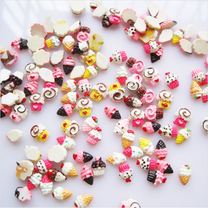 Venta al por mayor 30 unids/bolsa colorido 3D Nail Art Charms accesorios de <span class=keywords><strong>manicura</strong></span> resina postre decoraciones hechas de plástico - Product Image 2