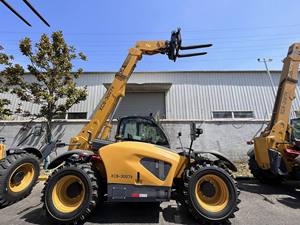 Chariot télescopique XC6-3007V, capacité de 3 tonnes, portée de 7 m, moteur Deutz puissant, chariot élévateur télescopique compact 4x4 multifonction prêt à l'emploi - Product Image 5