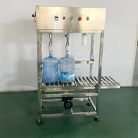 Remplisseuse semi-automatique de boissons à l'eau pure de grande capacité de 3/5 gallons pour savon liquide et jus avec emballage en plastique