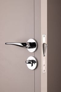 Puerta interior contemporánea de MDF con paneles de vidrio y molduras metálicas para dormitorio - Product Image 6