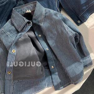 Veste d'automne et d'hiver pour garçons, doublure en laine épaissie, ensemble de vêtements pour enfants à rayures cool et à la mode - Product Image 1