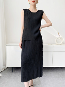 Ensemble haut sans manches plissé Miyake et jupe midi, style décontracté quotidien, vêtements occidentaux pour femmes, vente en gros en ligne - Product Image 6