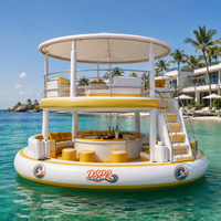 Île aquatique gonflable commerciale avec canapé lounge, comptoir de bar et parasol pour la location en resort, la plage et l'utilisation extérieure