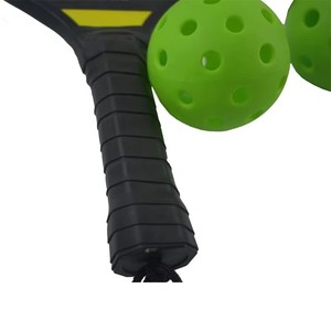 Juego de 2 Palas de Pickleball de Madera, Raquetas Ligeras con 4 Pelotas, Juego Familiar para Principiantes en el Patio Trasero al Aire Libre - Product Image 4