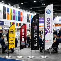 Drapeau publicitaire professionnel pour lancement de voitures, bannière publicitaire en forme de goutte d'eau imprimée avec logo personnalisé pour exposition automobile