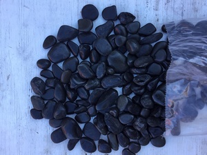 Pierre de galet ronde noire polie directe d'usine AAA pour le jardinage <span class=keywords><strong>et</strong></span> l'aménagement paysager de <span class=keywords><strong>galets</strong></span> - Product Image 3
