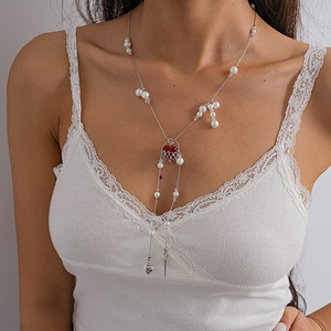 Collar con colgante en forma de corazón para mujer, cadena de cuentas de perlas de imitación, aleación de resina chapada en plata, estilo romántico, joyería para uso diario - Product Image 2